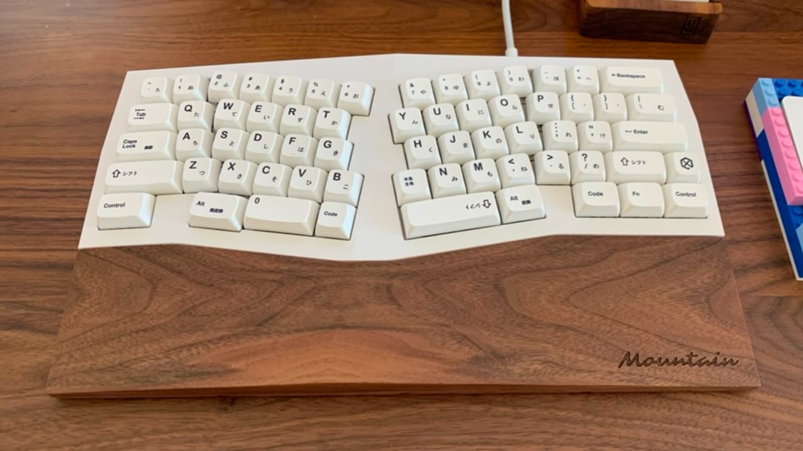Alice-like ergonomic keyboard, split layout tented